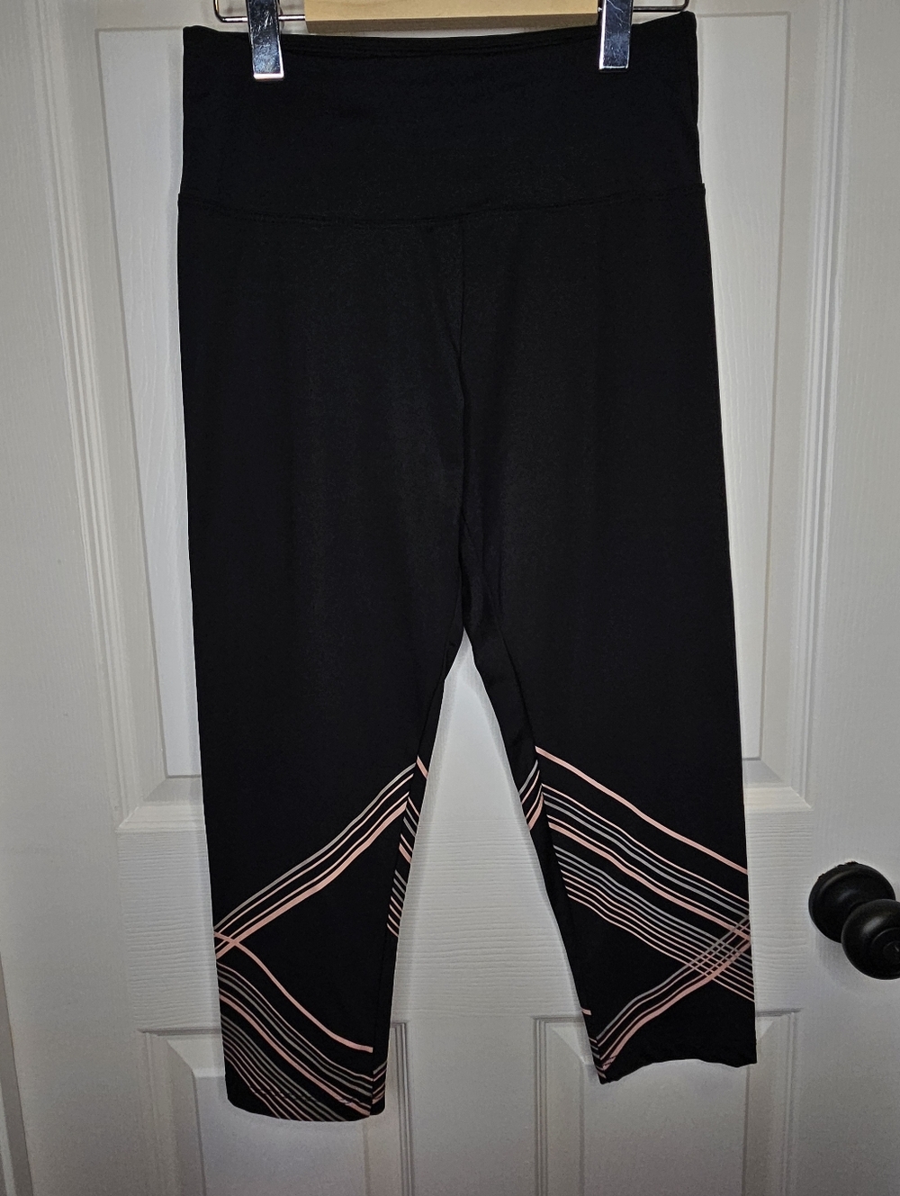 NWOT Marika Women's Black Crop Capri Leggings Size S Pink Leg Stripes Athletic